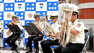 神奈川県警察音楽隊(曲目：ミッション:インポッシブルのテーマ)