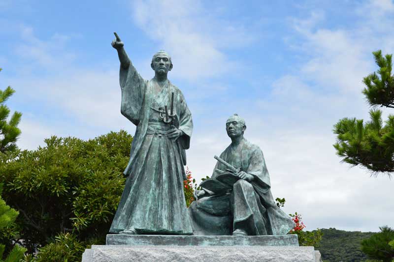 吉田松陰と金子重輔の像
