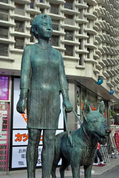 乙女と盲導犬の像
