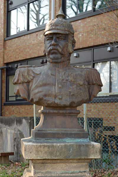 レオポルト・ミュルレル像