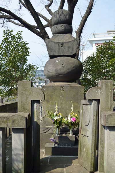 松平信康(岡崎三郎)の供養塔