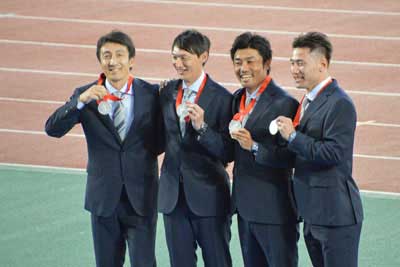 日本の銀メダルセレモニー