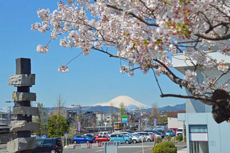 駐車場から見える富士山