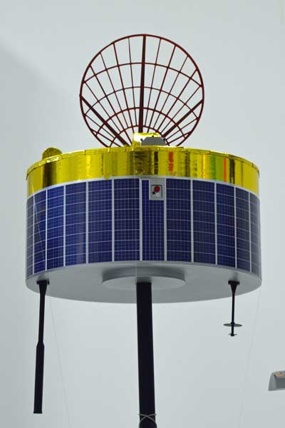 ハレー彗星査試験機「さきがけ」(1/5模型)