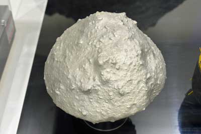 リュウグウ(小惑星)の重量モデル