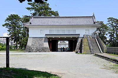 二の丸側の銅門