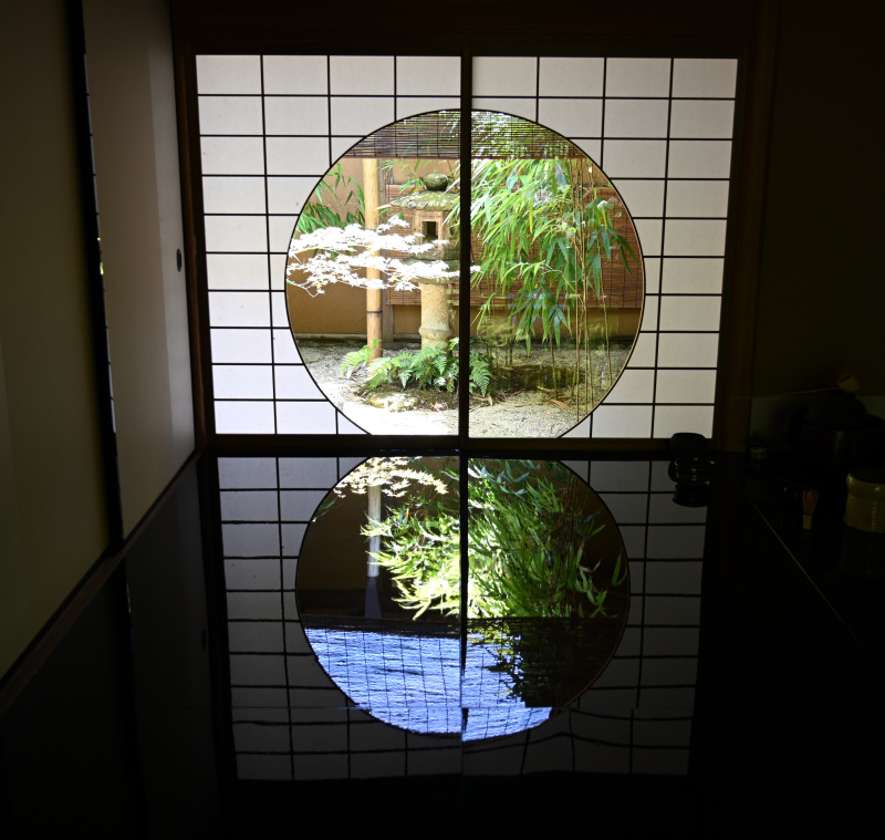 茶室「時雨」の円窓