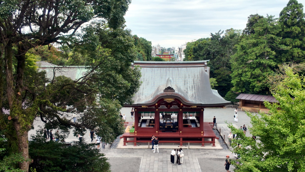 本宮から舞殿・段葛・3つの鳥居を望む