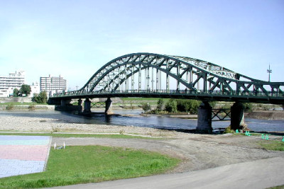 旭橋と石狩川