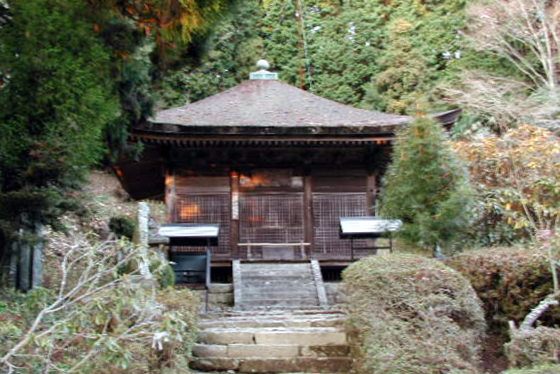 神角寺の本堂(国指定重要文化財)