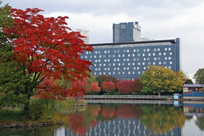 紅葉と札幌パークホテル