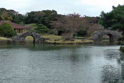 池と石橋