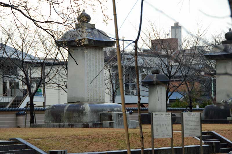 黒田藩主の墓