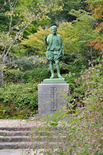 松平親氏銅像