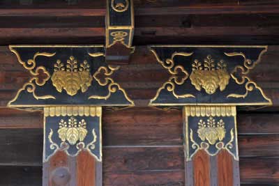 櫓門の桐紋