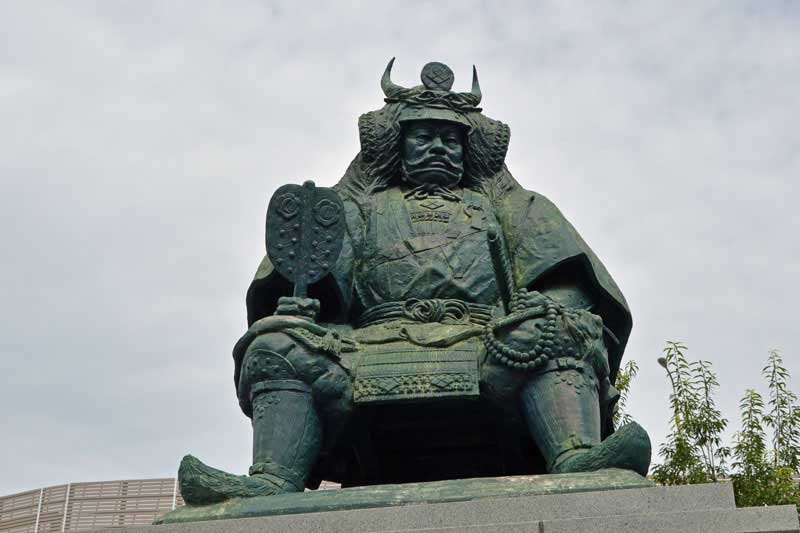 武田信玄公像(南口)