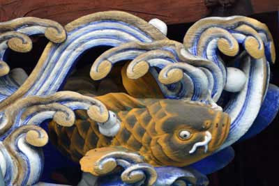 「鯉」の彫刻