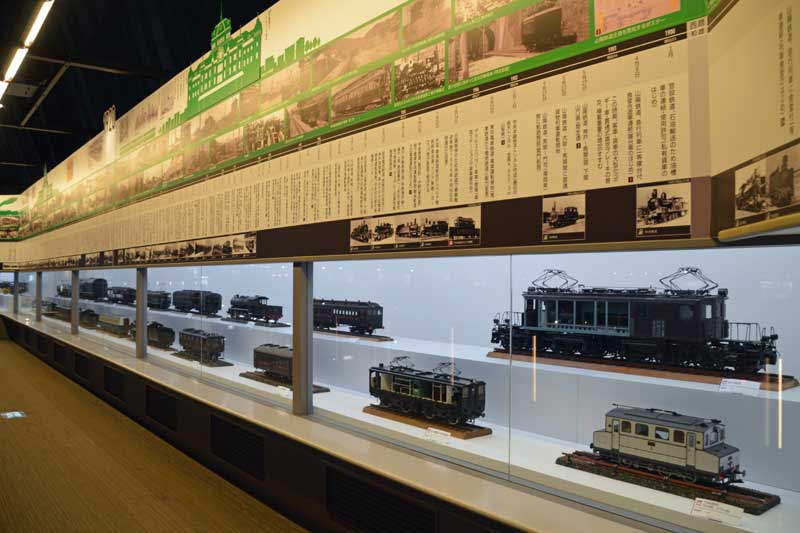 鉄道車両年表と車輛模型の展示