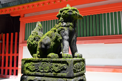 神門前の狛犬(左)