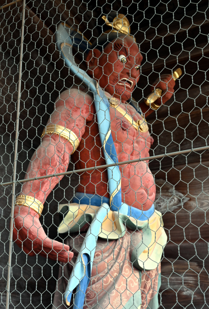 山門の金剛力士像(阿形)