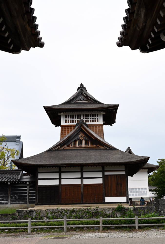総門の奥に鼓堂
