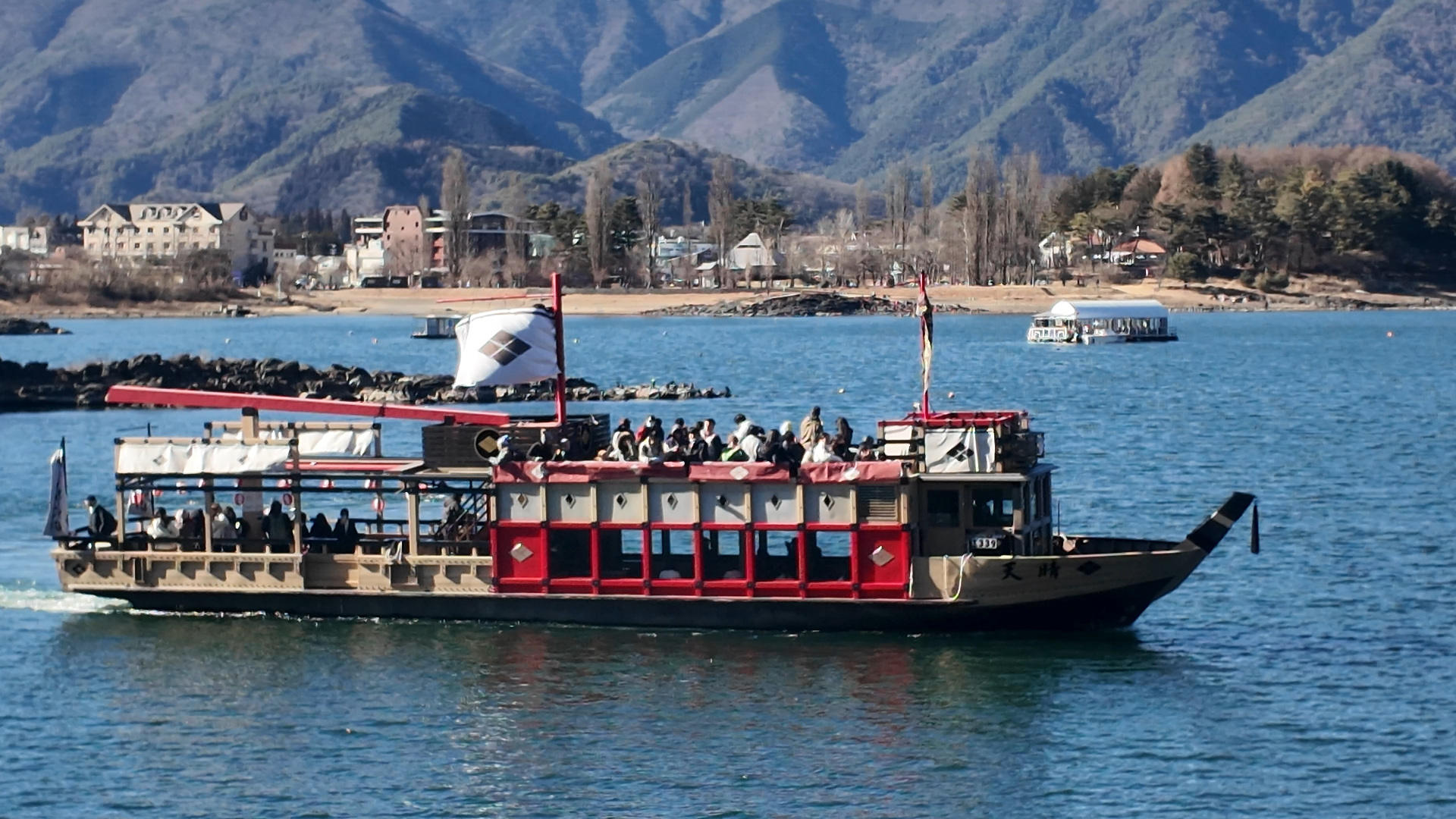 河口湖遊覧船 天晴(あっぱれ)