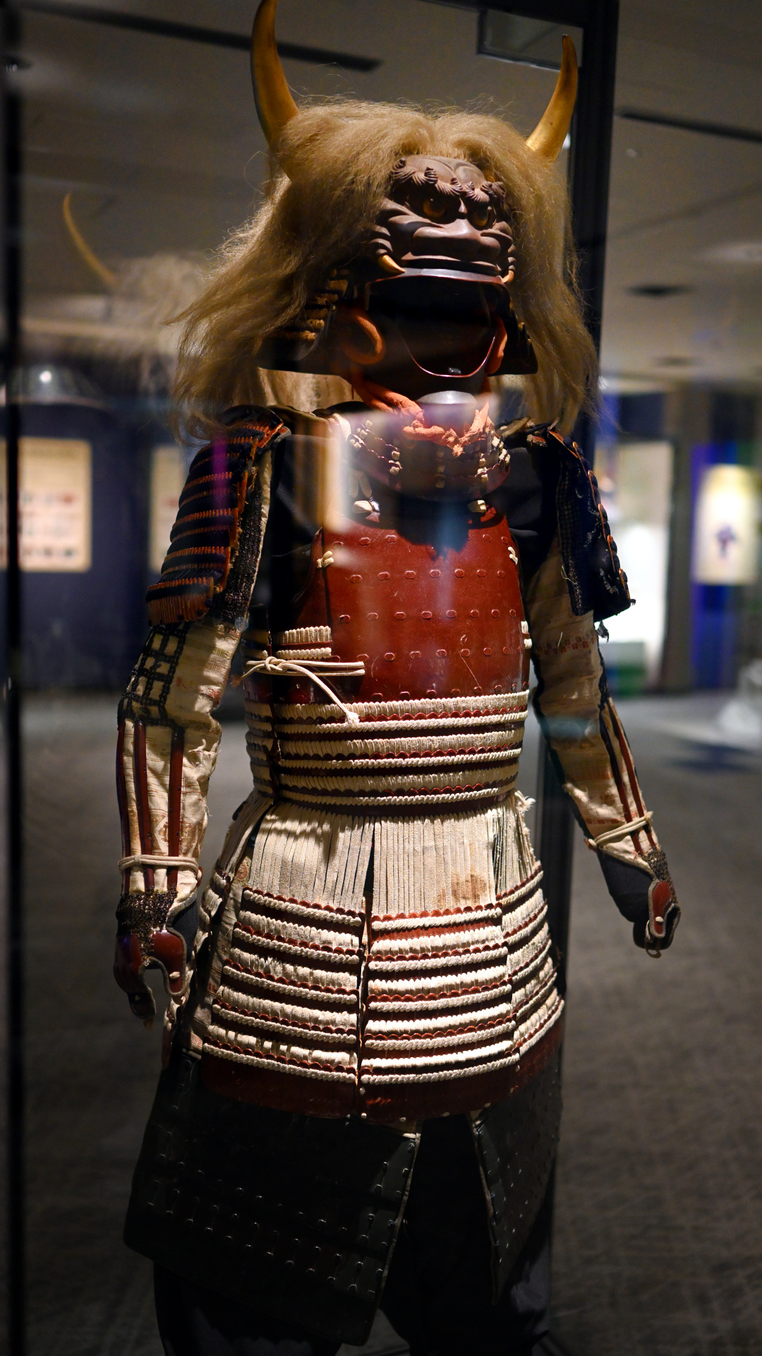 鉄潤塗畦目綴腰取二枚胴具足