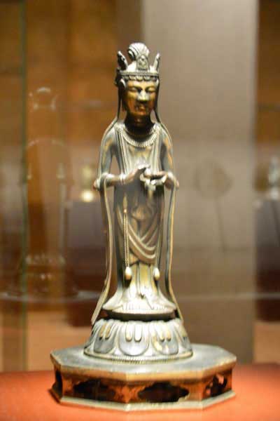 観音菩薩立像(国重要文化財)