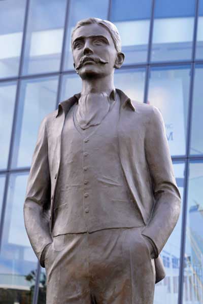 ピエール・ド・クーベルタン像