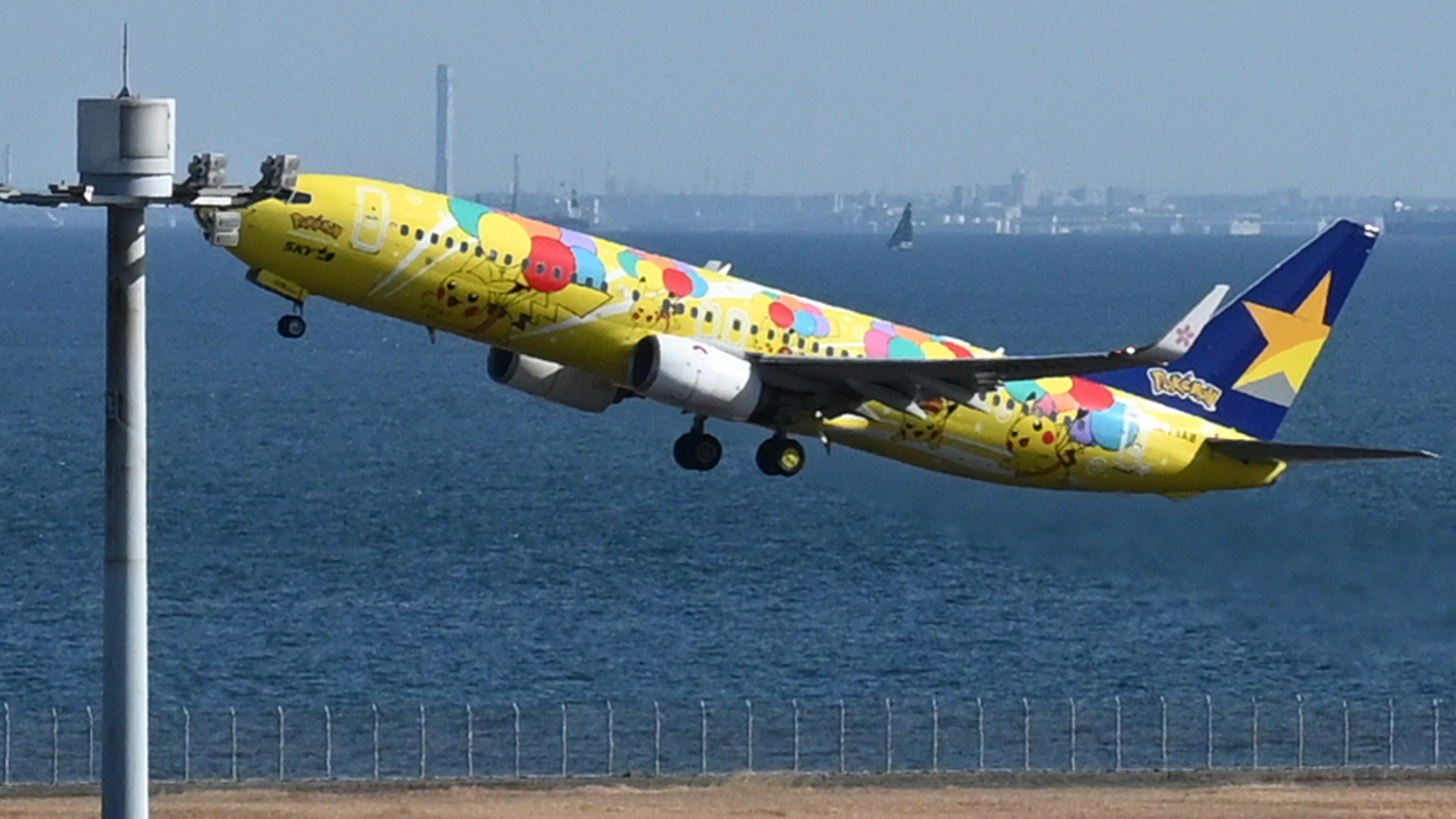 スカイマーク・特別塗装機「ピカチュウジェット BC」