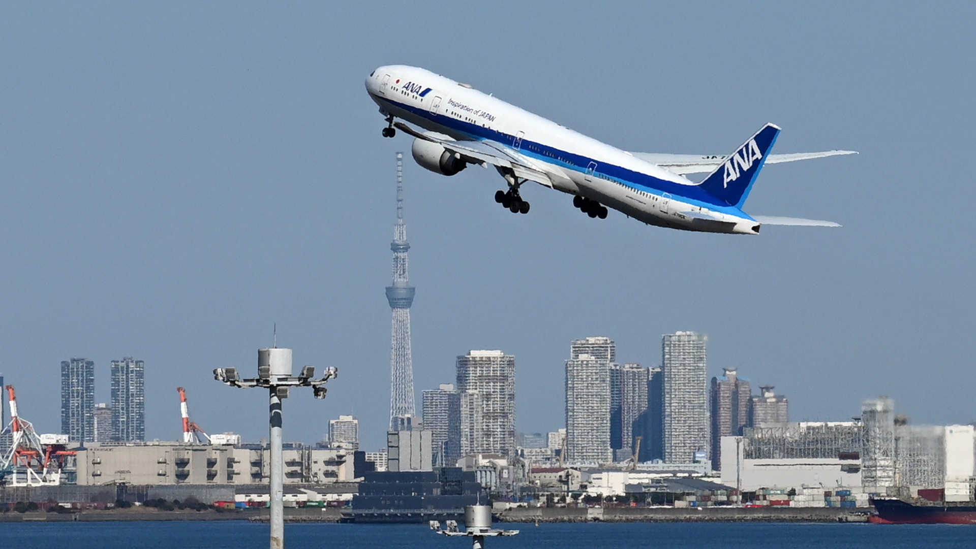 東京スカイツリーの上へ