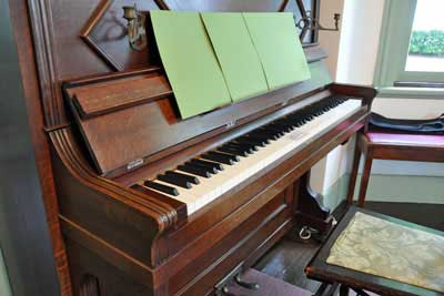 100年前のピアノ(洋琴)