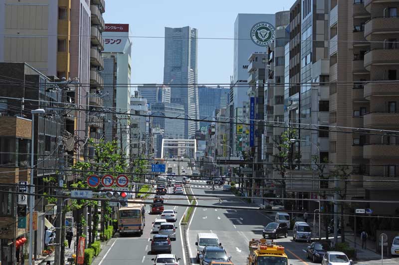 浅間下交差点(歩道橋)から眺めた横浜ランドマーク方面