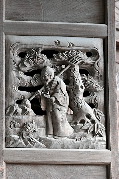 拝殿扉の彫刻